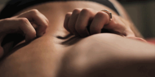 Ответы intim-top.ru: почему девушки во время секса царапают спину ???